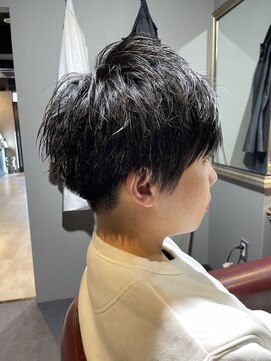 カーム(calm) 刈り上げ束感ショート