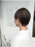 耳掛けショート×コントラストハイライト