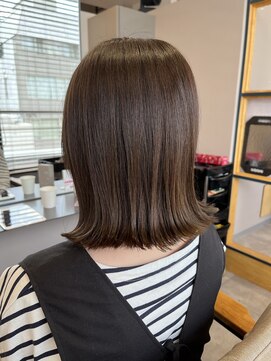 グロウ バイ フェイス(GLOW by face) 20代 30代 オリーブベージュ 外ハネボブ 大人可愛い