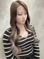 アルマバイロサ(ALMA by ROSA)&nbsp;アッシュベージュ×インナーシルバー/担当:RENTA