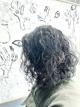 ベシドゥーズ(Besixdouze) 波巻きスパイラルパーマツイストスパイラルパーマメンズ