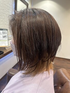 ヘアー サロン アットシュシュ(Hair Salon At'shushu) インナーカラーと小顔補正立体カットで前下がりくびれヘア♪