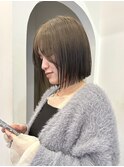 オリーブベージュブリーチなしカラー透明感ミニボブ