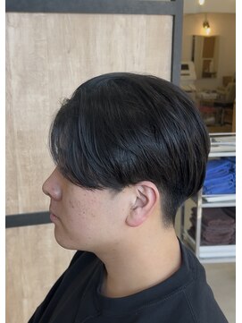 エッジ(EDGE) メンズ刈り上げセンターパート毛流れスタイル