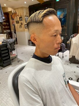 ルドローブラントオオサカ(LUDLOW BLUNT Osaka) 【LUDLOW BLUNT】スキンフェードカット バーバー グロス仕上げ