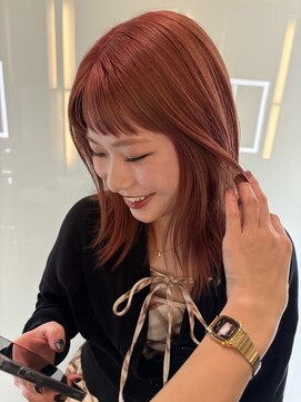 ピンクベージュ