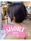 ショートボブ