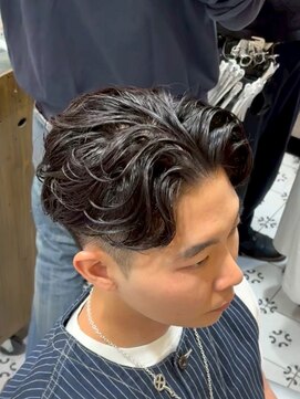グルーマーズトウキョウ(GROOMER/S TOKYO) ラルフカール　ニュアンスパーマ　センターパート　メンズパーマ