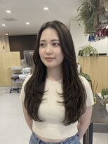 チオ(Chio)&nbsp;【富山】センターパートと美シルエットのくびれロング