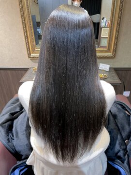 アイノアクロノス 新大久保(AInoa CRONOS) 重たく見えない透明感のあるカラーでツヤ髪に☆