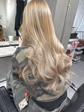 アルマバイロサ(ALMA by ROSA) ブロンドベージュ×シールエクステ/担当rui