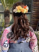ナカオコアフュール(NAKAO COIFFURE) 着物アレンジ　巻髪ハーフアップ　金箔×造花