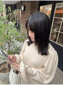 顔周りレイヤーカット 暗髪