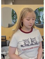 スタン 渋谷(Stam)&nbsp;ナチュラルブロンド顔周りレイヤー冬カラー透明感ブリーチ渋谷駅