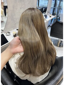 髪屋 紬 くすみベージュ／グレージュカラー／ダブルカラー