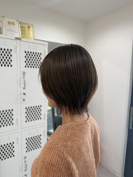 ネノ(neno) 外ハネショートグレージュ