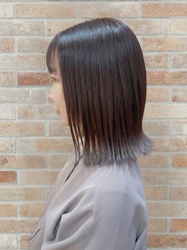 デザインカラー　毛先グレー　外ハネボブ