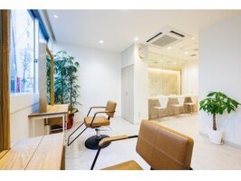 染メラボ 中村橋店の写真/駅近30秒で通いやすい定期的な白髪染め。大人女性の髪を美しく整える隠れ家サロン♪