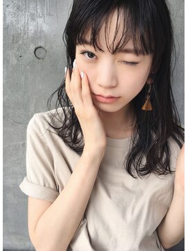 ルーム(Loom.) 〈スタイリング簡単〉柔らかい質感のストレートロング