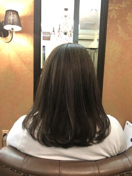 シーヤ(Seaya) グレージュカラー