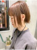 切りっぱなしボブ、アッシュブラウン、外ハネボブ、ベージュ