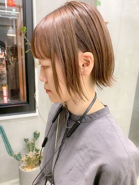 テトヘアー(teto hair) 切りっぱなしボブ、アッシュブラウン、外ハネボブ、ベージュ