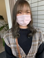 グランドール リュクス(Grandoll Luxe)&nbsp;大人オリーブカラー×ふわ巻きアレンジ