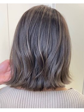 シエスタ バイ アンブルリュクス(siesta by amble luxe) ☆ぱっつんボブ☆シルバーグレージュグラデーション☆