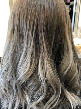 オルブ 戸塚安行店(Oluve) グラデシルバーアッシュ【オルブ戸塚安行】