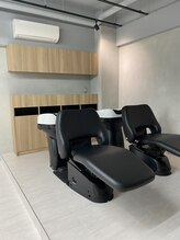 フルフラットのシャンプー台を完備…癒しのシャンプーを♪