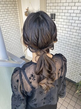 フェリーチェ(Felice) ポニー　ローポニー　インナーカラーアレンジ　参列ヘア