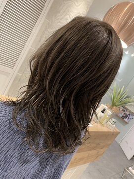 ツリーズ(Trees) グレージュカラー