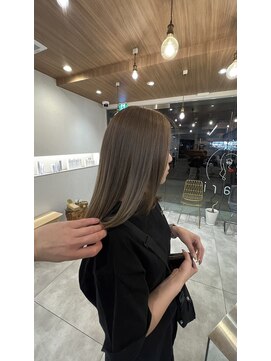 ウタリ(utari) 重ね塗りで正義の透明感【難波 桜川/ブライツカラー/キラテラ】