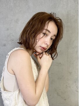 コイ(coii) イエローベージュのナチュラルパーマ