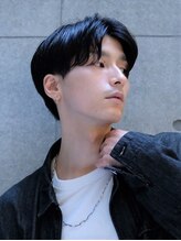 ステラ(STELLA) センターパート 黒髪 マッシュ ビジネスヘア 20代30代 韓国ヘア