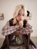 ランプ 柏(Lamp)&nbsp;ホワイトベージュ×くびれミディアムレイヤー