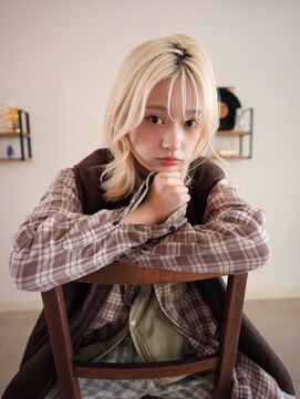 ランプ 柏(Lamp) ホワイトベージュ×くびれミディアムレイヤー