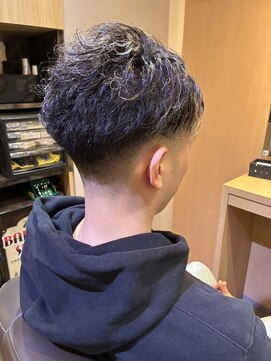 メゾンドベース(Maison de Base) パーマでフェードスタイル