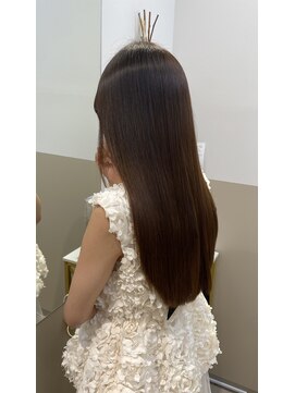 シュヴーブリヤン(cheveux brillants) 『美髪縮毛矯正で再現性100%な艶髪』グレージュストレートロング