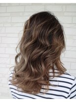 ゼロ(ZERO)&nbsp;ホワイトグレージュ×バレイヤージュ