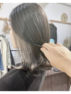 ヘアーアンドアトリエ マール(Hair&Atelier Marl) 【Marl】ホワイトグレージュのインナーカラー