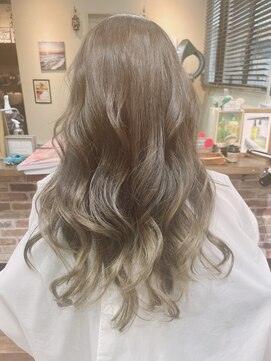 アトリエ ナルー(atelier NALU) グラデーションペールベージュカラー☆