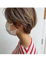 キー(kii)&nbsp;ちらちらポイントカラー　天神/大名/今泉/薬院　ショート　20代