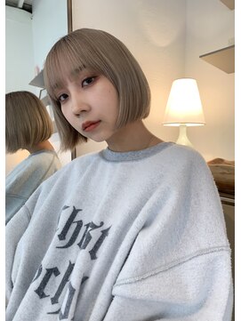 オンヌ(onnu) ケアブリーチベージュ×切りっぱなしボブ