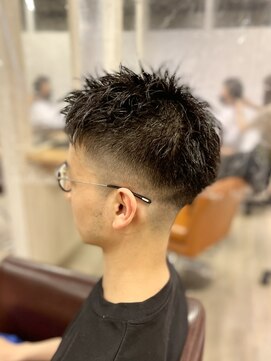 アンプリュス リアン(1+ Unplus lien) ビジネスマン向けフェードカット刈り上げショート/亀戸