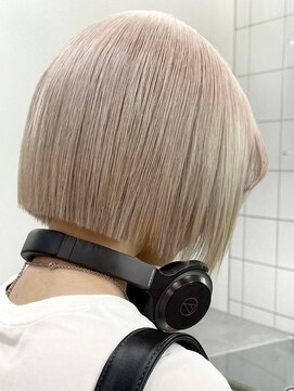 ウィコ 新宿(WICO) ホワイトベージュ[新宿駅/チョコレート/ダブルカラー]