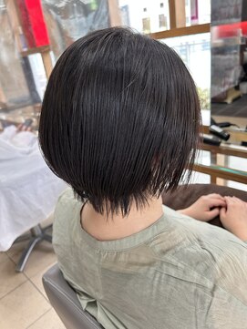 スタジオ アルファプラス 日暮里店(studio α+) ステップボーンカットカットボブショートハイライト白髪ぼかし