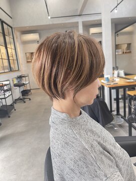 フィーカ(fika) 丸みコンパクトショート担当者浜辺海斗