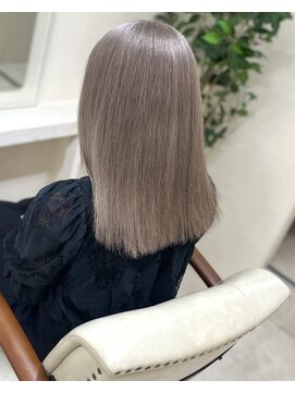 カリーナ(CARINA) ハイトーンカラー／ミルクティーグレージュ