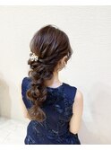 結婚式　お呼ばれヘア　編み下ろし　ルーズ